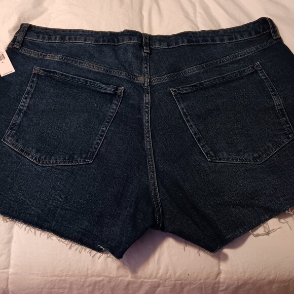 Distressed Denim Shorts w/ American Flag Patch – Size 22 - Picture 6 of 7